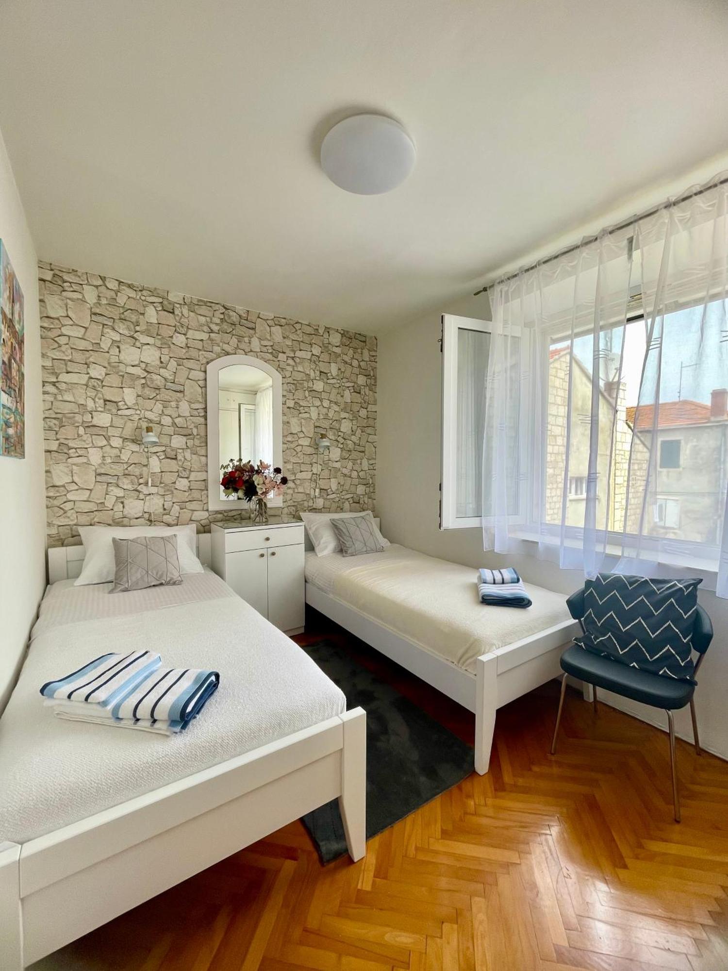 Dinka Old Town Apartment With Sea View Trogir Exterior photo